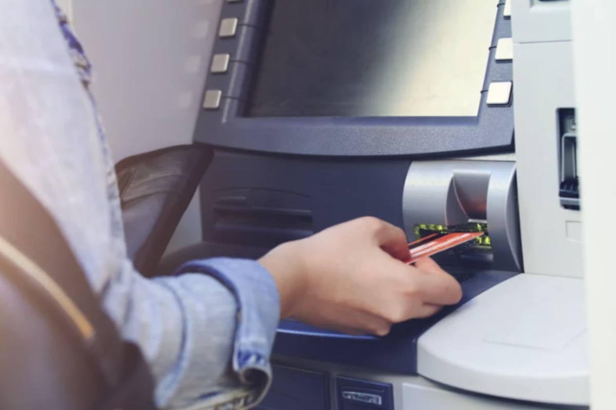 Il contesto italiano, con una popolazione di circa 59 milioni di abitanti, presenta ancora una forte preferenza per l’uso del contante.